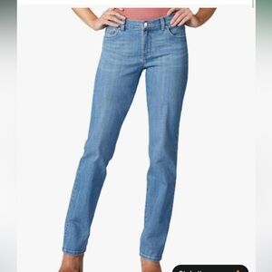 Lee Women’s relaxed fit straight stretch leg Jean Mid Rise Size 12 NWT